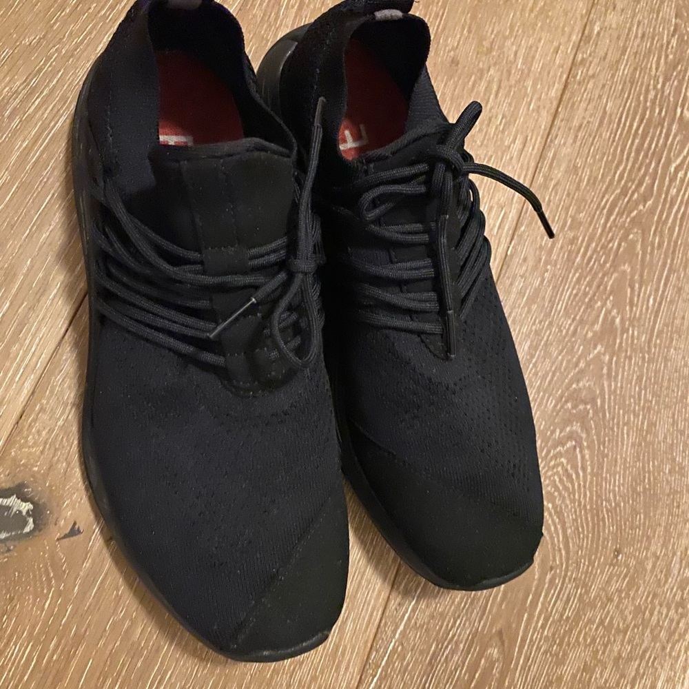 Lane eight like new sneakers size 9 women’s